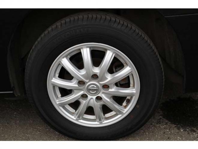 セレナ2.0 B 4WD　社外CDプレイヤー　アラウンドビューモニター　クルーズコントロール　エマージェンシーブレーキ　車線逸脱防止支援　パーキングセンサー 2000