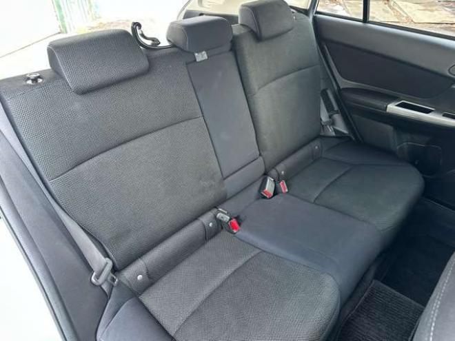 インプレッサXVハイブリッド 2.0i 4WD　ナビ　ワンセグ　アルミホイール　クルーズコントロール　ABS　横滑り防止装置　盗難防止装置　パワステ　パワーウィンドウ　スマートキー　キーレスエントリー　MTモード付　アイドリングストップ　ETC 2000