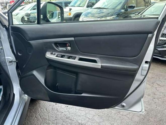 インプレッサXVハイブリッド 2.0i 4WD　ナビ　ワンセグ　アルミホイール　クルーズコントロール　ABS　横滑り防止装置　盗難防止装置　パワステ　パワーウィンドウ　スマートキー　キーレスエントリー　MTモード付　アイドリングストップ　ETC 2000