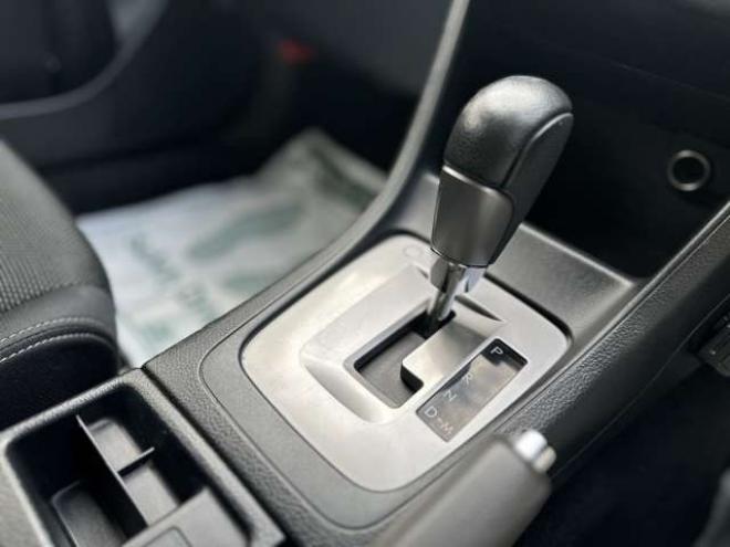 インプレッサXVハイブリッド 2.0i 4WD　ナビ　ワンセグ　アルミホイール　クルーズコントロール　ABS　横滑り防止装置　盗難防止装置　パワステ　パワーウィンドウ　スマートキー　キーレスエントリー　MTモード付　アイドリングストップ　ETC 2000