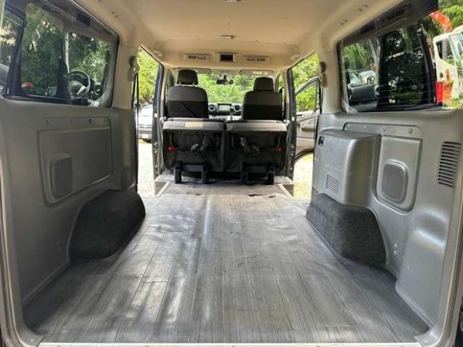 キャラバンNV350 2.5 プレミアムGX ロングボディ ディーゼルターボ 4WD　パワステ　パワーウィンドウ　純正ナビ　社外アルミ　ABS　リアヒーター　フルセグ　バックカメラ　ETC　キーレス　両側スライドドア 2500