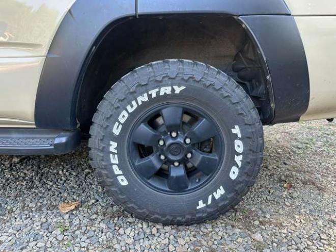 ハイラックスサーフ2.7 SSR-X アメリカンバージョン 4WD　コンビハンドル　社外ナビ　バックカメラ　ETC　社外スターター　社外ヘッドライト　シートカバー　パワーウィンドウ　パワステ　純正アルミ　ABS　キーレス　社外テール　社外グリル 2700