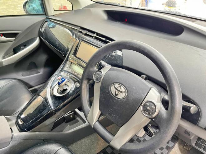 プリウス1.8Sツーリングセレクション 5年保証 スマキー ナビ Bカメ ETC 寒冷地仕様 禁煙 車検整備2年付