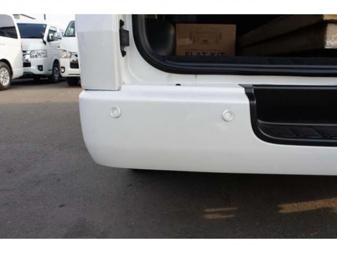 ハイエースバン2.8 スーパーGL ダークプライム S ロングボディ ディーゼルターボ 4WD　ダークプライムS　登録済未使用車　4WD　両側パワースライドドア　デジタルインナーミラー　全方位カメラ　バックカメラ　寒冷地仕様　プッシュスタート　スマートキー　415COBRAフラットベッドキット 登録済未使用車 2800