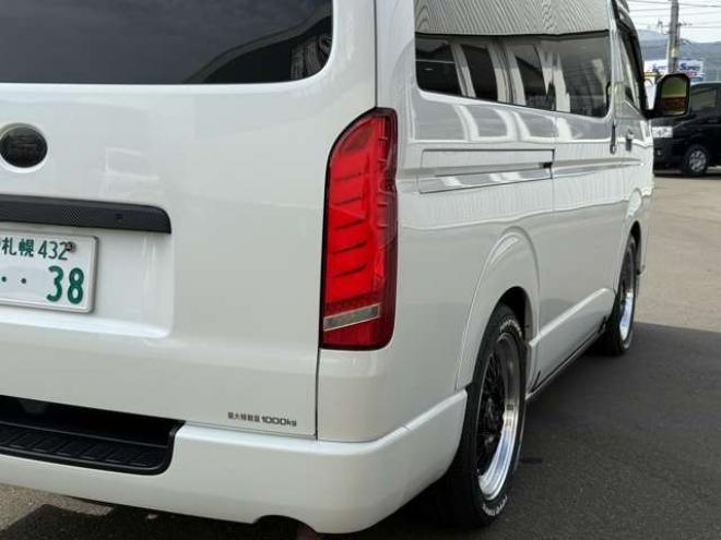 ハイエースバン2.8ダークプライムIIマルチロールトランスポータータイプIロングディーゼルターボ4WD　寒冷地仕様　ワンオーナー　ESSEX　ENCM18インチAW　ESSEXフロントリップスポイラー　ローダウン　パワースライドドア　LEDテール　415COBRAシートカバー&ローフォルムフェンダー&ステアリング 2800