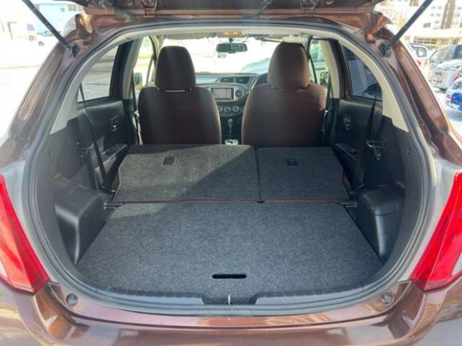 ヴィッツ1.3 ジュエラ 4WD　プッシュスタート　エンジンスターター　ナビ　バックカメラ　ワイパーデアイサー　オート4WD コーナーセンサー　電動格納ミラー 1300