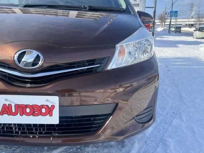 ヴィッツ1.3 ジュエラ 4WD　プッシュスタート　エンジンスターター　ナビ　バックカメラ　ワイパーデアイサー　オート4WD コーナーセンサー　電動格納ミラー 1300