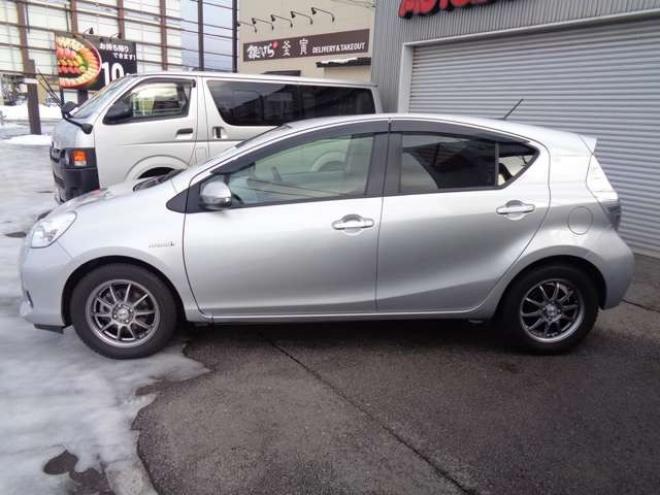 アクア1.5 S　純正ナビ　ワンセグ　キーフリー 2WD 1500