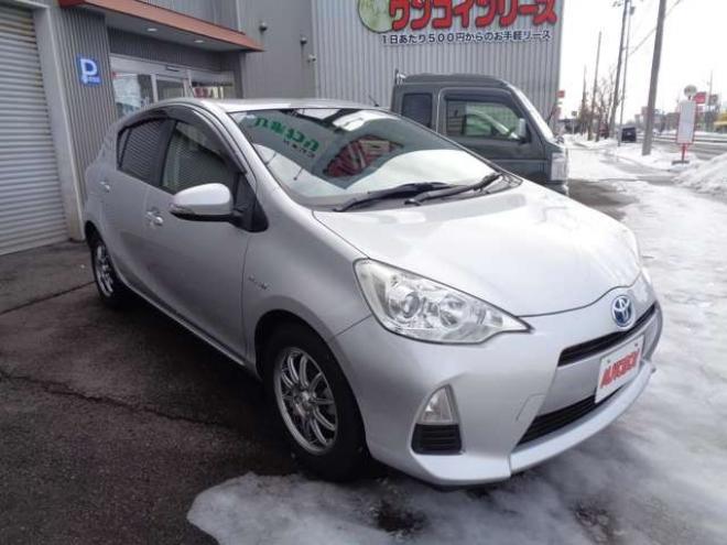 アクア1.5 S　純正ナビ　ワンセグ　キーフリー 2WD 1500