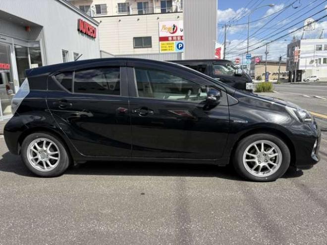 アクア1.5 S　プッシュスタート　スマートキー　純正ナビ7インチ　フルセグTV　Bluetooth　CD/DVD　FM/AM　フルオートエアコン　電動格納ミラー 2WD 1500