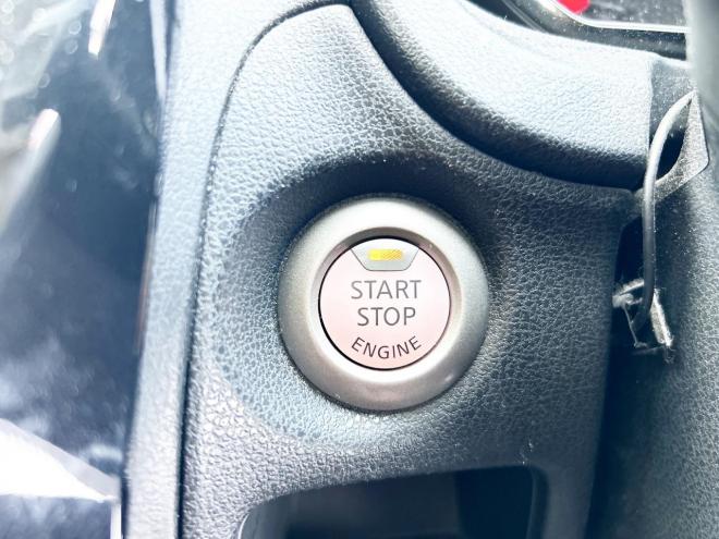 ノート1.2X FOURスマートセーフティED 4WD　ローンが不安な方＜優遇ローン＞本州仕入　寒冷地仕様　エマージェンシーブレーキ 4WD