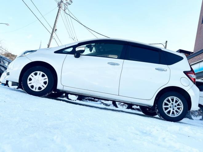 ノート1.2X FOURスマートセーフティED 4WD　ローンが不安な方＜優遇ローン＞本州仕入　寒冷地仕様　エマージェンシーブレーキ 4WD