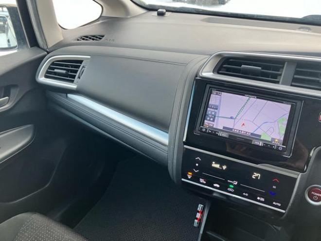 フィットハイブリッドFパッケージ 4WD 1500 5Dr