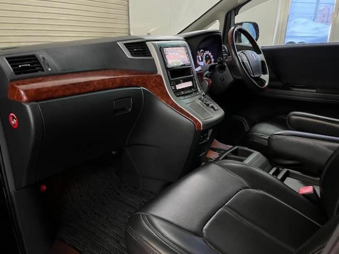 ヴェルファイア２．４Ｚ　プラチナセレクション　寒冷地仕様　禁煙車　パワーバックドア　両側パワースライドドア　ブラックレザーシートカバー　純正ＨＤＤナビ　地デジ　ＤＶＤ再生　Ｂｌｕｅｔｏｏｔｈ　リアフリップダウンモニター　ＨＩＤヘッドライト　ＥＴＣ 4WD 2400 5Dr