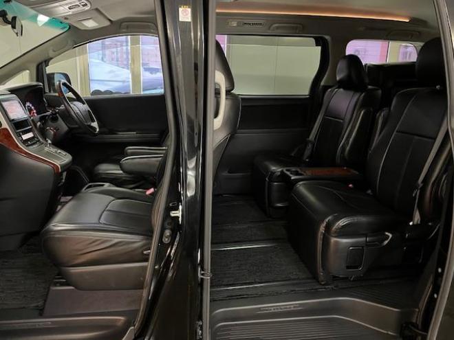 ヴェルファイア２．４Ｚ　プラチナセレクション　寒冷地仕様　禁煙車　パワーバックドア　両側パワースライドドア　ブラックレザーシートカバー　純正ＨＤＤナビ　地デジ　ＤＶＤ再生　Ｂｌｕｅｔｏｏｔｈ　リアフリップダウンモニター　ＨＩＤヘッドライト　ＥＴＣ 4WD 2400 5Dr