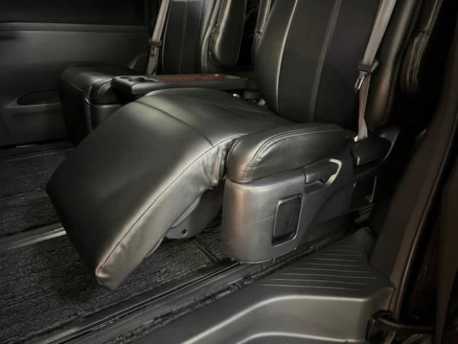 ヴェルファイア２．４Ｚ　プラチナセレクション　寒冷地仕様　禁煙車　パワーバックドア　両側パワースライドドア　ブラックレザーシートカバー　純正ＨＤＤナビ　地デジ　ＤＶＤ再生　Ｂｌｕｅｔｏｏｔｈ　リアフリップダウンモニター　ＨＩＤヘッドライト　ＥＴＣ 4WD 2400 5Dr