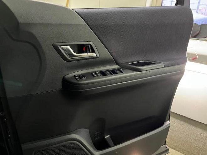 ヴェルファイア２．４Ｚ　プラチナセレクション　寒冷地仕様　禁煙車　パワーバックドア　両側パワースライドドア　ブラックレザーシートカバー　純正ＨＤＤナビ　地デジ　ＤＶＤ再生　Ｂｌｕｅｔｏｏｔｈ　リアフリップダウンモニター　ＨＩＤヘッドライト　ＥＴＣ 4WD 2400 5Dr