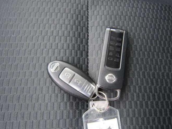 マーチ1.2 12X FOUR 4WD　切替式4WD プッシュスタート スマートキー エンジンスターター リア5面フイルム張り ルーフアンテナ 社外アルミ タイミングチェーン車 過去整備記録簿 1200