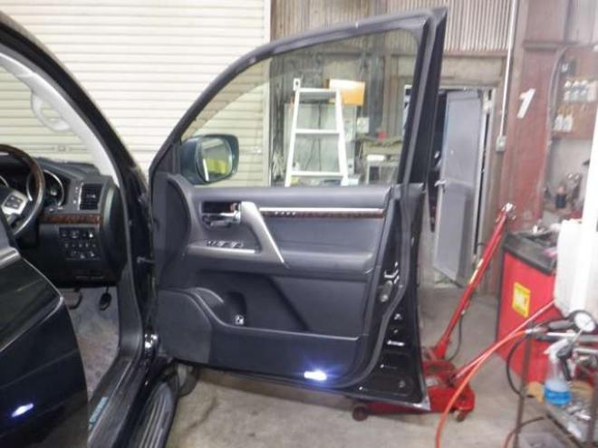 ランドクルーザー200 4.6 ZX 4WD　本州仕入・ナビ・TV・B/T・サンルーフ・革　Bカメラ・ガナドールマフラー・ヒッチメンバー・シートヒーター・エアコン・電動シート・電動リアゲート 4600