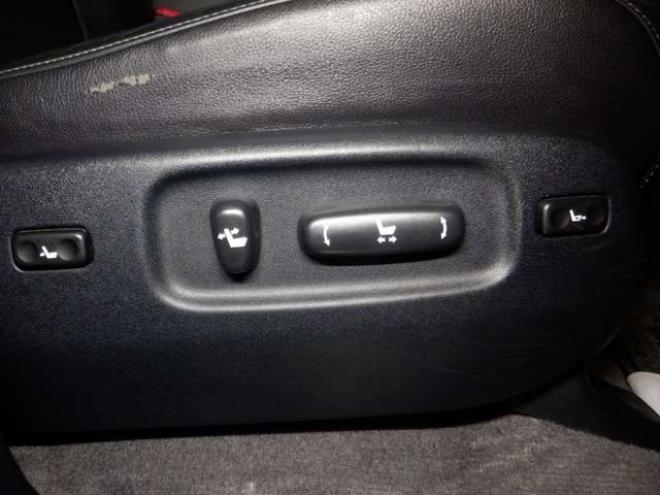 ランドクルーザー200 4.6 ZX 4WD　本州仕入・ナビ・TV・B/T・サンルーフ・革　Bカメラ・ガナドールマフラー・ヒッチメンバー・シートヒーター・エアコン・電動シート・電動リアゲート 4600