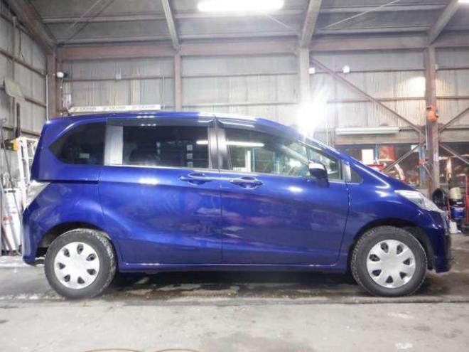 フリード1.5 G ジャストセレクション 4WD　Bluetoothオーディオ・ETC・両側パワスラ・ワイパーデアイサー・HID・スマートキー・ドアバイザー・ナビ・B/T・TV・バックカメラ 1500