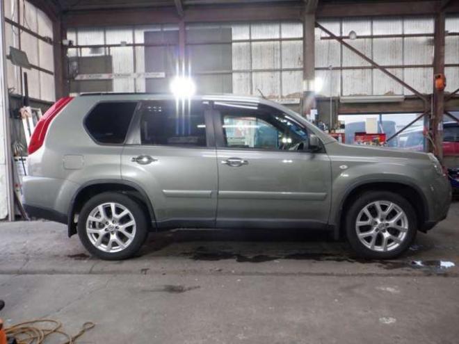 エクストレイル2.0 20GT ディーゼルターボ 4WD　本州仕入・ナビ・TV・Bカメラ・B/T・車検R9/6・修復歴なし・切替4WD・HID・ETC・フォグランプ・クルコン・インテリキー・ルーフレール 2000