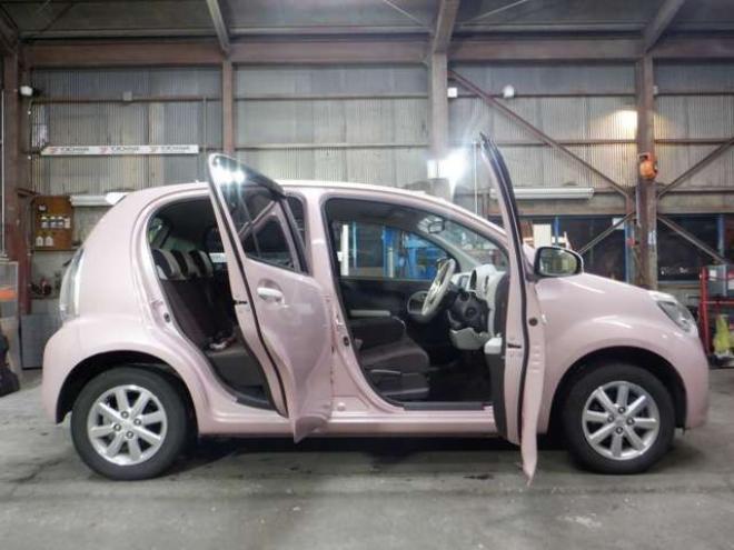 パッソ1.0 プラスハナ Gパッケージ 4WD　本州仕入　4WD　ナビ　フルセグTV　Bluetoothオーディオ　バックカメラ　ETC　フォグランプ　ライトレベライザー　ドアバイザー　スマートキー 1000