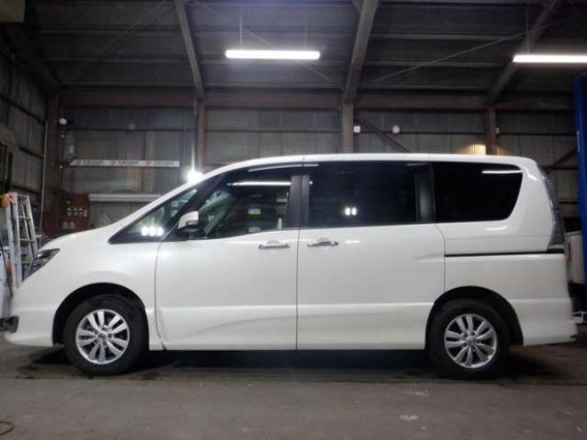 セレナ2.0 ハイウェイスター 4WD　本州仕入・ナビ・TV・Bカメラ・パワスラ・車検新規2年・リア修復済・後期型・エマブレ・リアモニター・ETC・クルコン・アイドリングストップ 2000