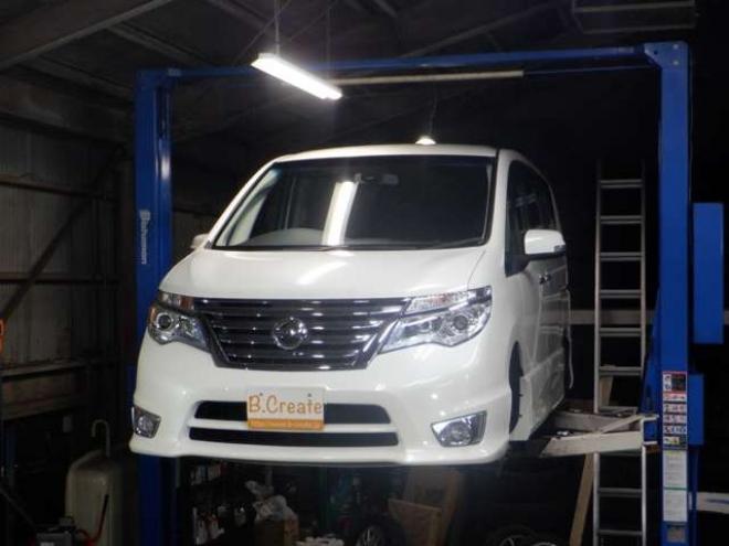 セレナ2.0 ハイウェイスター 4WD　本州仕入・ナビ・TV・Bカメラ・パワスラ・車検新規2年・リア修復済・後期型・エマブレ・リアモニター・ETC・クルコン・アイドリングストップ 2000