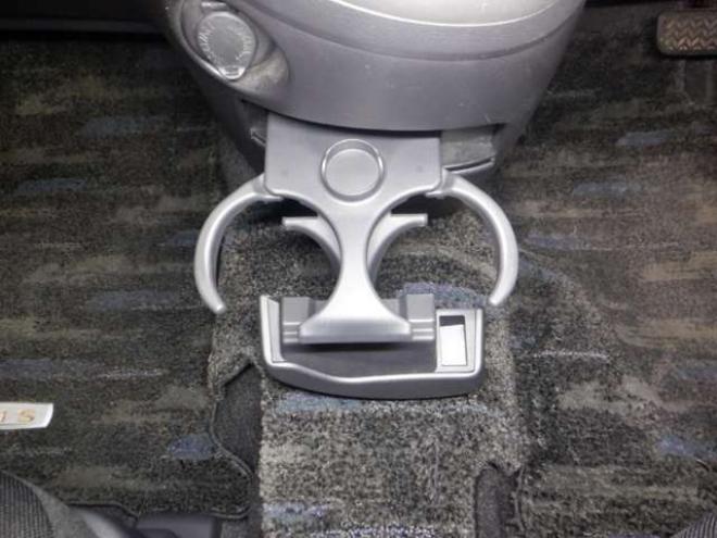 アイシス1.8 プラタナ 4WD　ナビ・TV・B/T・Bカメラ・パワスラ・寒冷地仕様・クリアランスソナー・ETC・リアヒーター・スマートキー・プッシュスタート・社外エンスタ・フォグランプ・オートエアコン 1800