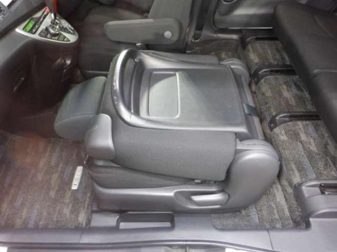 アイシス1.8 プラタナ 4WD　ナビ・TV・B/T・Bカメラ・パワスラ・寒冷地仕様・クリアランスソナー・ETC・リアヒーター・スマートキー・プッシュスタート・社外エンスタ・フォグランプ・オートエアコン 1800