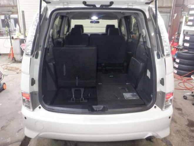 アイシス1.8 プラタナ 4WD　ナビ・TV・B/T・Bカメラ・パワスラ・寒冷地仕様・クリアランスソナー・ETC・リアヒーター・スマートキー・プッシュスタート・社外エンスタ・フォグランプ・オートエアコン 1800