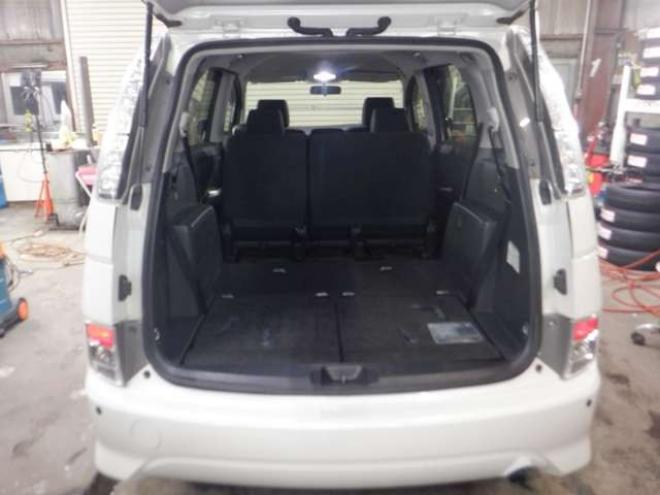 アイシス1.8 プラタナ 4WD　ナビ・TV・B/T・Bカメラ・パワスラ・寒冷地仕様・クリアランスソナー・ETC・リアヒーター・スマートキー・プッシュスタート・社外エンスタ・フォグランプ・オートエアコン 1800