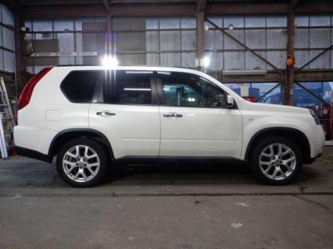 エクストレイル2.0 20Xtt 4WD　ナビ・TV・B/T・Bカメラ・後期型・カプロンシート・キセノン・全席シートヒーター・クルコン・インテリキー・純正AW・フォグランプ・ルーフレール・ETC 2000