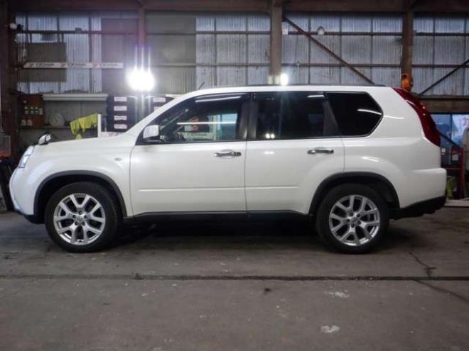 エクストレイル2.0 20Xtt 4WD　ナビ・TV・B/T・Bカメラ・後期型・カプロンシート・キセノン・全席シートヒーター・クルコン・インテリキー・純正AW・フォグランプ・ルーフレール・ETC 2000