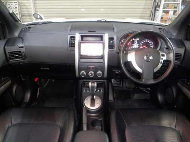 エクストレイル2.0 20Xtt 4WD　ナビ・TV・B/T・Bカメラ・後期型・カプロンシート・キセノン・全席シートヒーター・クルコン・インテリキー・純正AW・フォグランプ・ルーフレール・ETC 2000