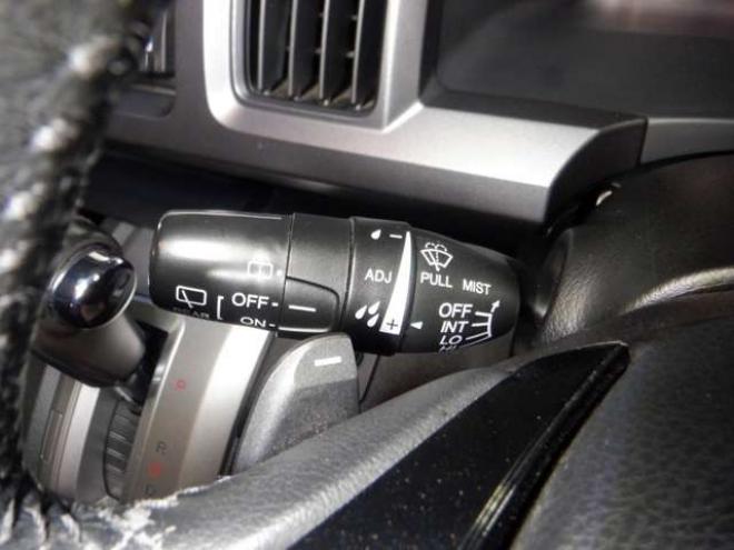 ステップワゴン2.0 スパーダ Z 4WD　ナビ・TV・Bカメラ・B/T・両側電動・スマートキー・ETC・HID・フルフラットシート・VSA・ミラーヒーター・ワイパーデアイサー・リアヒーター・オートライト 2000