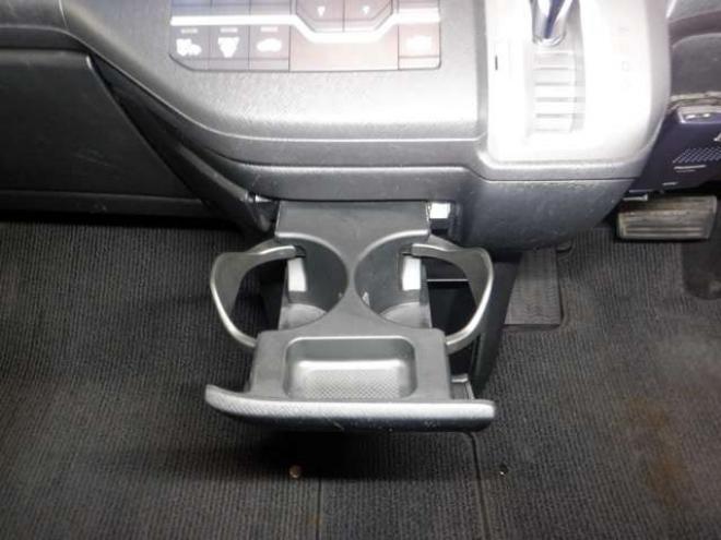 ステップワゴン2.0 スパーダ Z 4WD　ナビ・TV・Bカメラ・B/T・両側電動・スマートキー・ETC・HID・フルフラットシート・VSA・ミラーヒーター・ワイパーデアイサー・リアヒーター・オートライト 2000