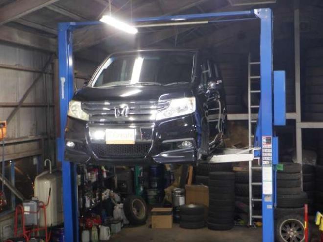 ステップワゴン2.0 スパーダ Z 4WD　ナビ・TV・Bカメラ・B/T・両側電動・スマートキー・ETC・HID・フルフラットシート・VSA・ミラーヒーター・ワイパーデアイサー・リアヒーター・オートライト 2000