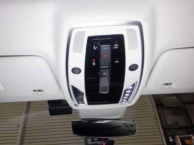 アウディA8 55 TFSI クワトロ 4WD　本州仕入・ナビ・TV・B/T・サンルーフ・黒革・360°カメラ・LEDヘッドライト・後席リモート・BANG&OLUSENサウンド・電動トランク・全席電動シート・全席パワークロージングドア・ヘッドアップディスプレイ 3000