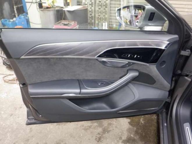 アウディA8 55 TFSI クワトロ 4WD　本州仕入・ナビ・TV・B/T・サンルーフ・黒革・360°カメラ・LEDヘッドライト・後席リモート・BANG&OLUSENサウンド・電動トランク・全席電動シート・全席パワークロージングドア・ヘッドアップディスプレイ 3000