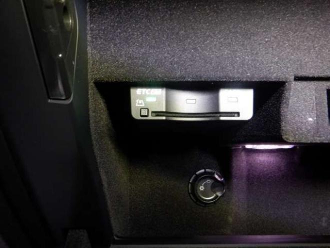 アウディA8 55 TFSI クワトロ 4WD　本州仕入・ナビ・TV・B/T・サンルーフ・黒革・360°カメラ・LEDヘッドライト・後席リモート・BANG&OLUSENサウンド・電動トランク・全席電動シート・全席パワークロージングドア・ヘッドアップディスプレイ 3000