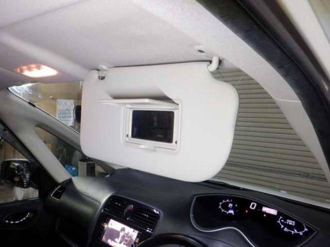 セレナ2.0 ハイウェイスター 4WD　ナビ・TV・Bカメラ・B/T・両側電動・インテリキー・プッシュスタート・アイドリングストップ・クルコン・HID・ETC・フォグランプ・純正AW・寒冷地仕様・純正エンスタ・リア席サンシェード 2000