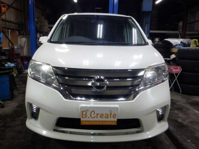 セレナ2.0 ハイウェイスター 4WD　ナビ・TV・Bカメラ・B/T・両側電動・インテリキー・プッシュスタート・アイドリングストップ・クルコン・HID・ETC・フォグランプ・純正AW・寒冷地仕様・純正エンスタ・リア席サンシェード 2000