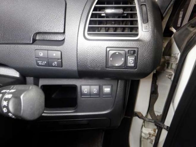 セレナ2.0 ハイウェイスター 4WD　ナビ・TV・Bカメラ・B/T・両側電動・インテリキー・プッシュスタート・アイドリングストップ・クルコン・HID・ETC・フォグランプ・純正AW・寒冷地仕様・純正エンスタ・リア席サンシェード 2000