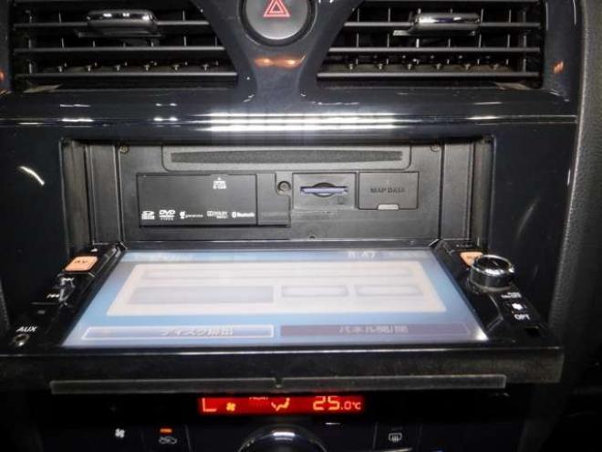 セレナ2.0 ハイウェイスター 4WD　ナビ・TV・Bカメラ・B/T・両側電動・インテリキー・プッシュスタート・アイドリングストップ・クルコン・HID・ETC・フォグランプ・純正AW・寒冷地仕様・純正エンスタ・リア席サンシェード 2000