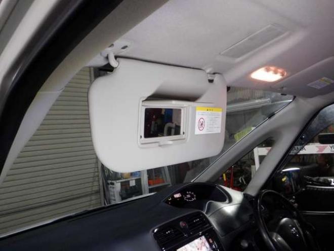 セレナ2.0 ハイウェイスター 4WD　ナビ・TV・Bカメラ・B/T・両側電動・インテリキー・プッシュスタート・アイドリングストップ・クルコン・HID・ETC・フォグランプ・純正AW・寒冷地仕様・純正エンスタ・リア席サンシェード 2000