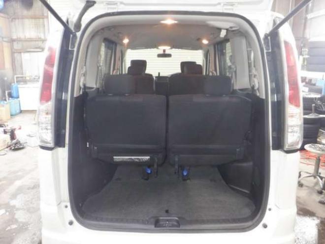 セレナ2.0 ハイウェイスター 4WD　ナビ・TV・Bカメラ・B/T・両側電動・インテリキー・プッシュスタート・アイドリングストップ・クルコン・HID・ETC・フォグランプ・純正AW・寒冷地仕様・純正エンスタ・リア席サンシェード 2000