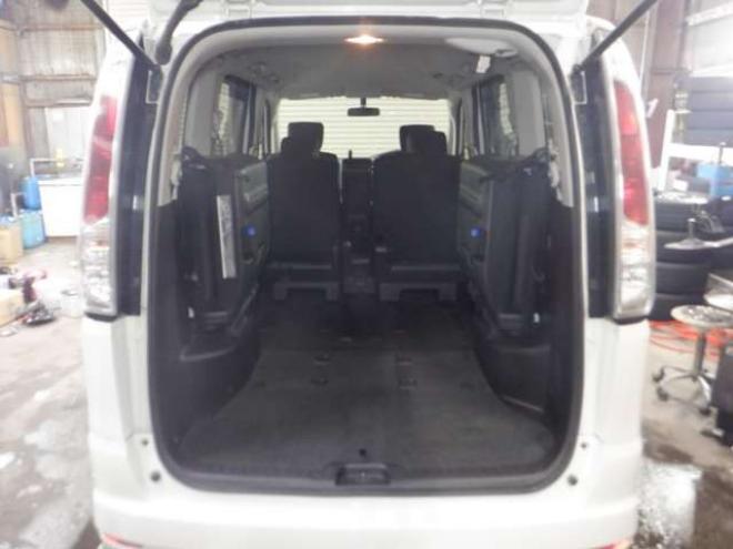 セレナ2.0 ハイウェイスター 4WD　ナビ・TV・Bカメラ・B/T・両側電動・インテリキー・プッシュスタート・アイドリングストップ・クルコン・HID・ETC・フォグランプ・純正AW・寒冷地仕様・純正エンスタ・リア席サンシェード 2000