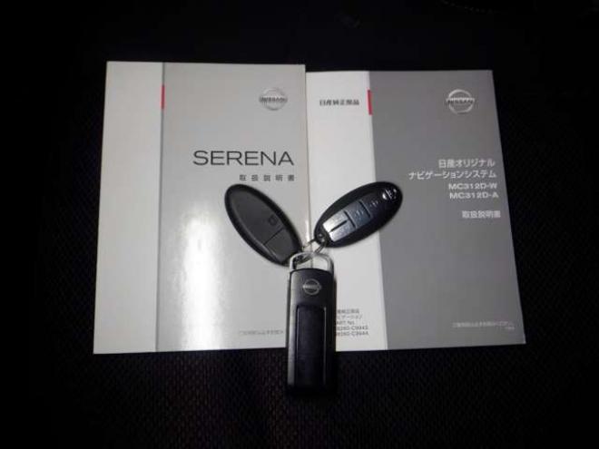 セレナ2.0 ハイウェイスター 4WD　ナビ・TV・Bカメラ・B/T・両側電動・インテリキー・プッシュスタート・アイドリングストップ・クルコン・HID・ETC・フォグランプ・純正AW・寒冷地仕様・純正エンスタ・リア席サンシェード 2000